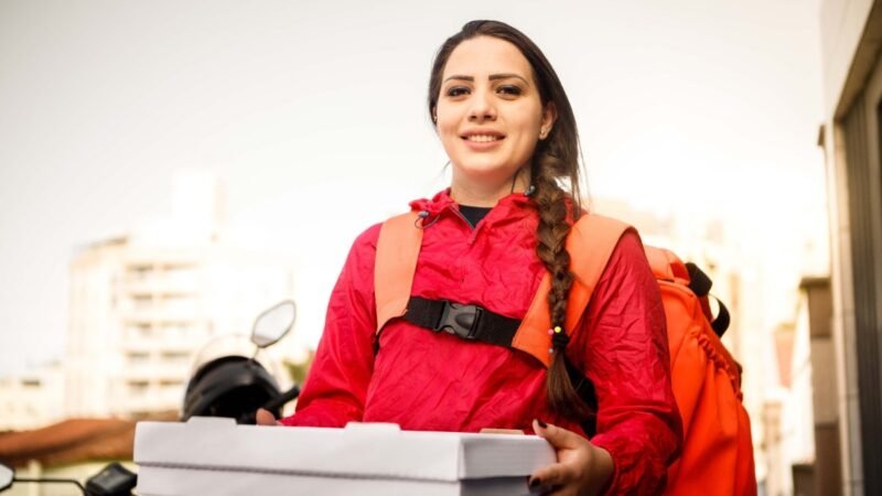 Delhi man offers water to food delivery rider. Her reply brings focus to privilege