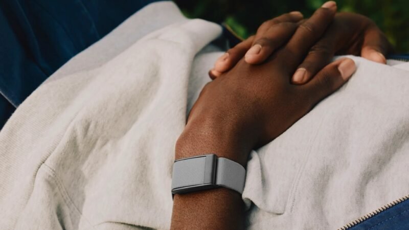 Google’s Next Fitbit Wearable Could Launch Without a Display; Said to Require Paid Subscription