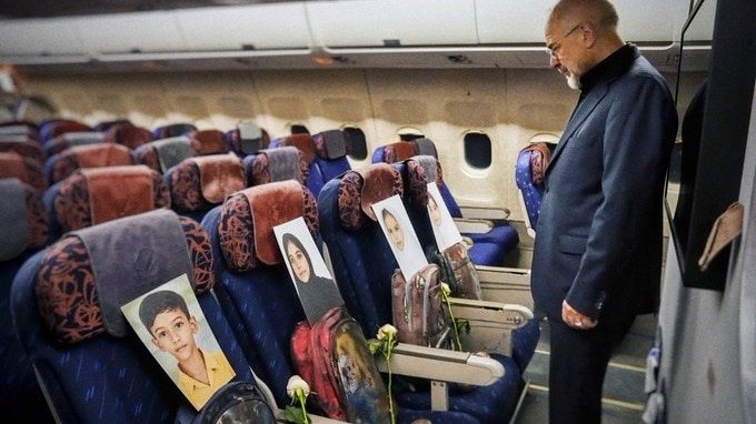 Iranian speaker’s Minab tribute aboard flight sets emotional tone for US-Iran talks