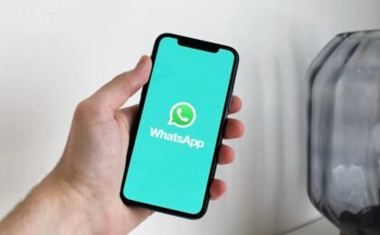 WhatsApp for iOS Gets Redesigned Media Share Sheet to Make Sharing Photos Easier: Report