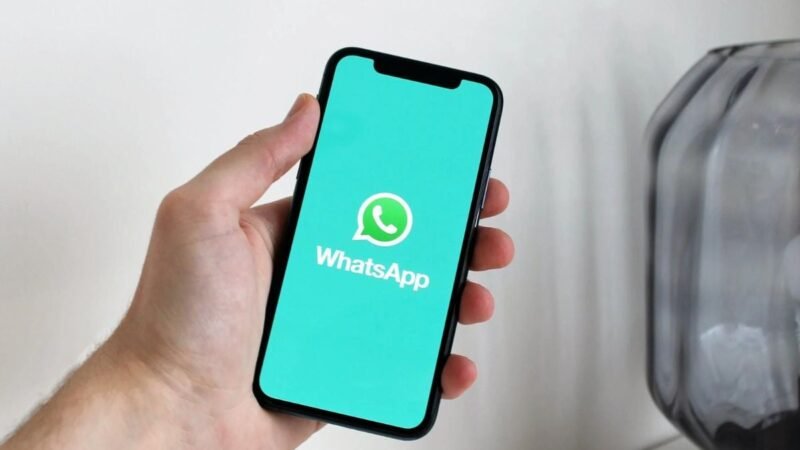 WhatsApp for iOS Gets Redesigned Media Share Sheet to Make Sharing Photos Easier: Report