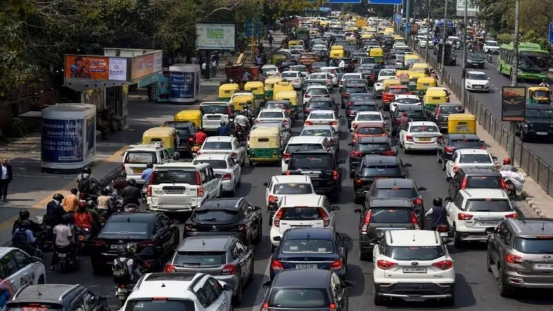Delhi commuters advised to avoid Mathura Road stretch near Apollo Hospital today