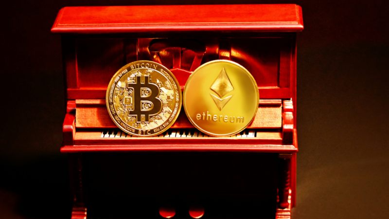 Bitcoin Holds Near $77,000 as Markets Track Fed Signals and ETF Flows