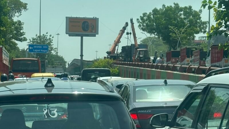 Delhi traffic alert: Major blockage on Moolchand-Ashram stretch after truck overturns