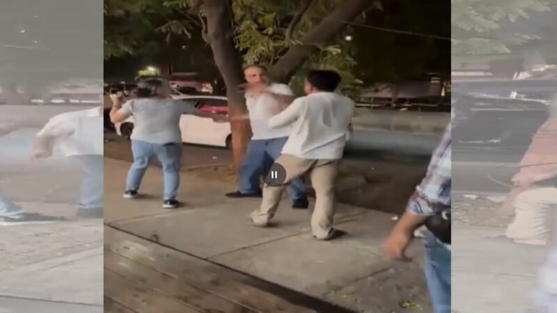 Video: Auto driver brutally beats up elderly after he asks him not to spit on road