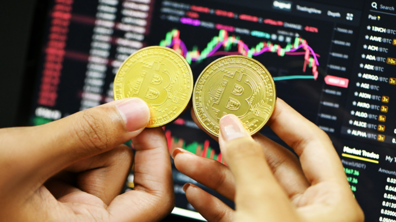 Bitcoin’s Price Steadies Near $61,600 Ahead of Key US Inflation Data