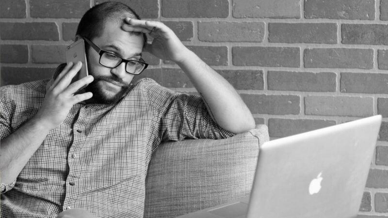 Techie rants about after-hours calls from manager, here’s what Reddit told him to try