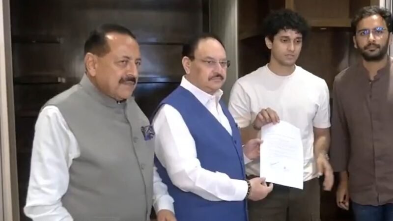Live: Heard protesters’ demands, we’ll meet again tomorrow, say govt after meeting CJP