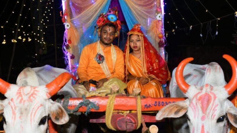 Jharkhand groom arrives on bullock cart instead of car to promote dowry-free marriage