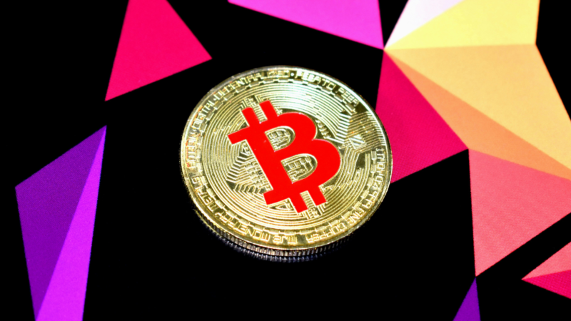 Bitcoin Price Slides to $59,500 as US Fed Signals, Strategy’s Turnaround Plans Weigh on Sentiment