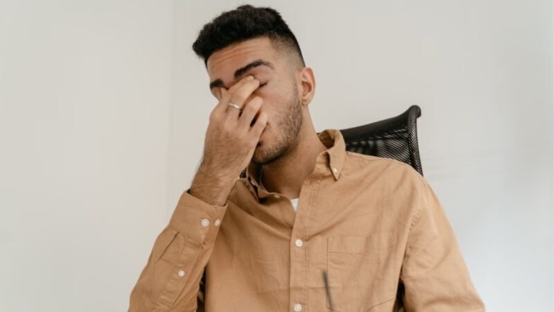 Employee emails HR about sick leave, their response leaves Reddit shaking their heads