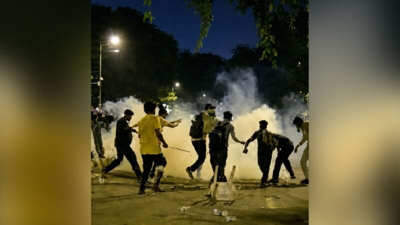 CJP protest turns violent again, 5 cops injured as miscreants throw stones at police